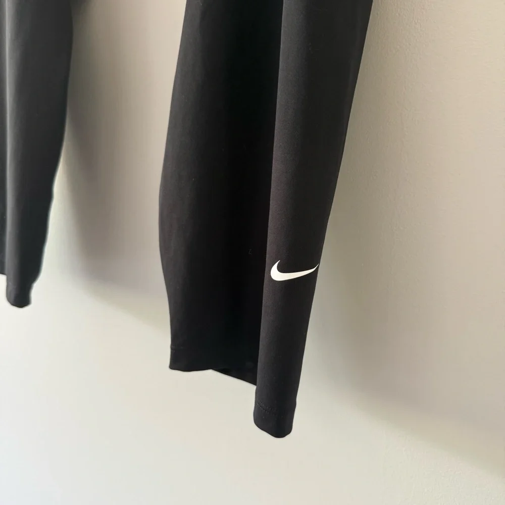 Nike Classic Black Leggings - Picture 2 of 5